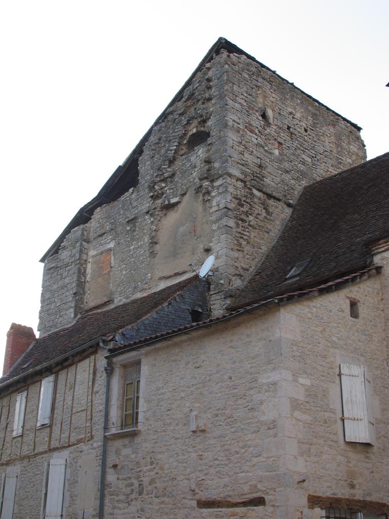 édifice à fonction non identifiée : château ?