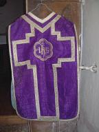 chasuble, bourse de corporal, étole de clerc, voile de calice, manipule : ornement violet 3