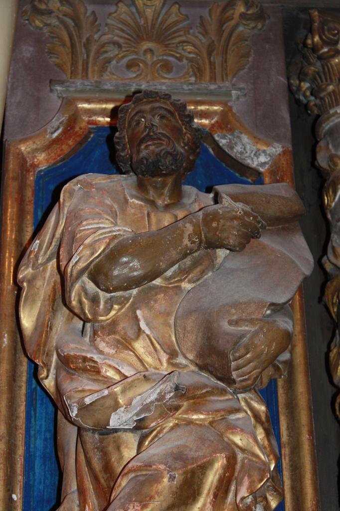 ensemble du retable du maître-autel : retable architecturé, autel tombeau, gradin d'autel, tabernacle, statues (8)