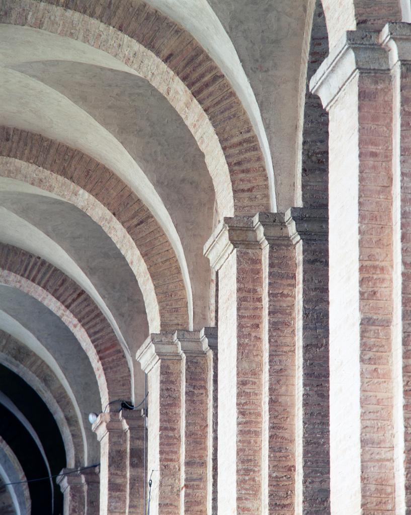 Abbaye de chanoines de saint Augustin, dite basilique Saint-Sernin, actuellement église paroissiale
