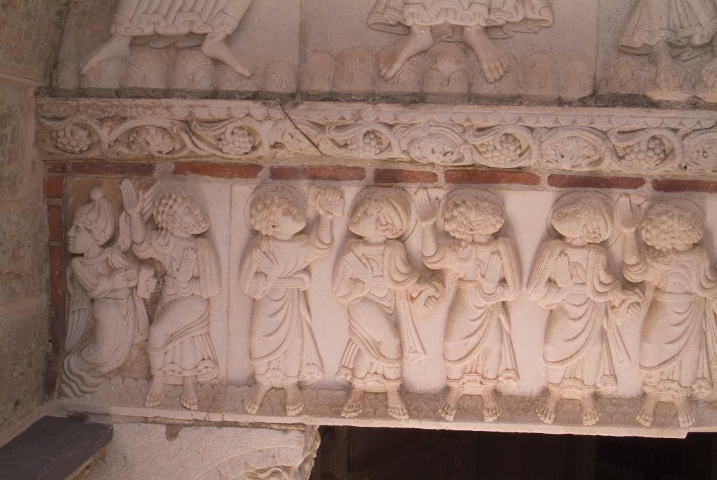 Abbaye de chanoines de saint Augustin, dite basilique Saint-Sernin, actuellement église paroissiale