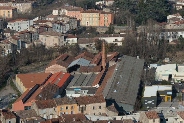 usine textile (usine de drap) dite de l'étendage, puis Teisserenc-Visseq, puis Teisserenc-Harlachol, puis usine de construction mécanique dite usine Fraisse, actuellement ateliers municipaux