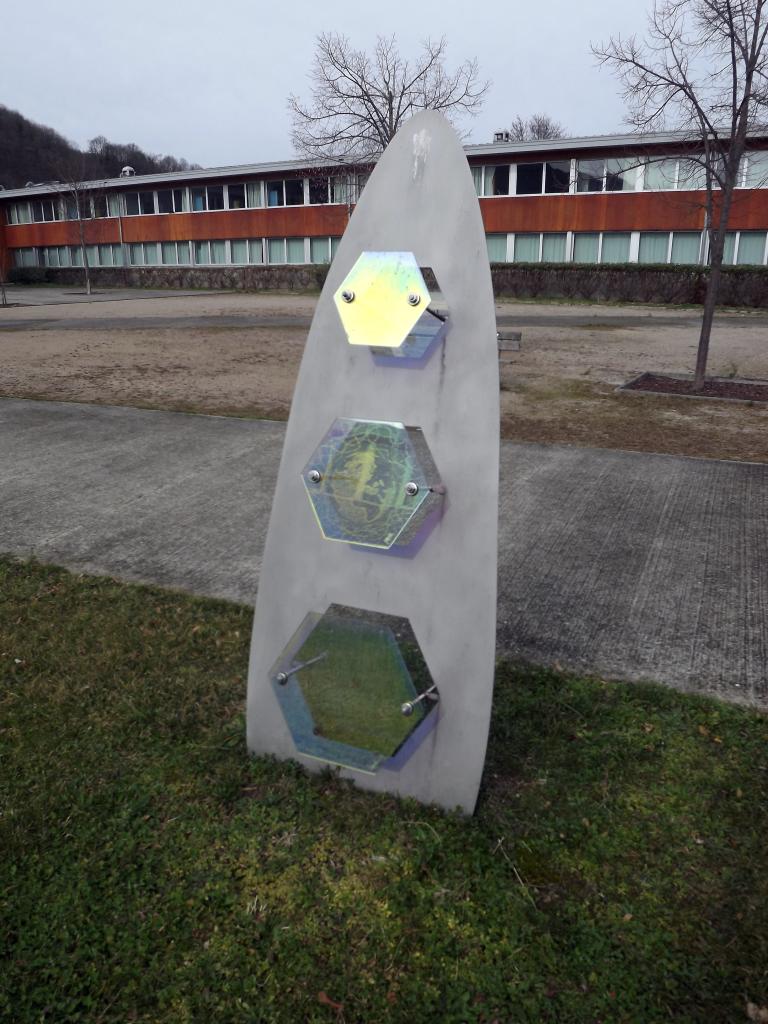 ensemble de sculptures en ronde-bosse : Les luminophagées ou traces de lumière