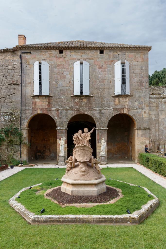 groupe sculpté : le char d'Apollon