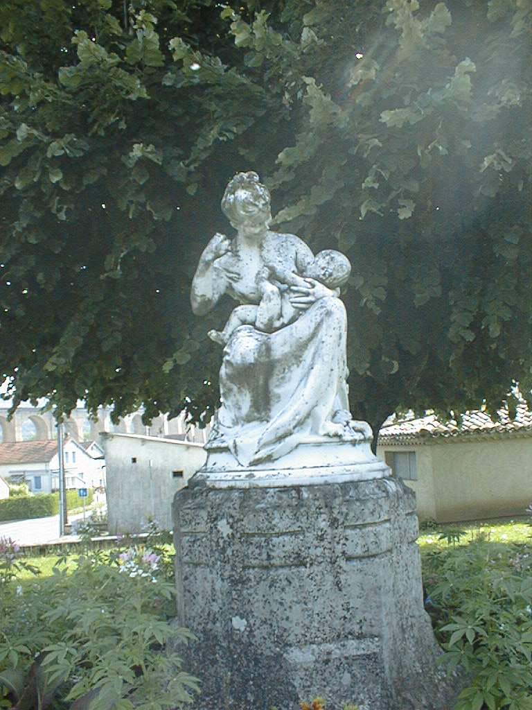 statue (petite nature) : Ainsi font, font, font les petites marionnettes