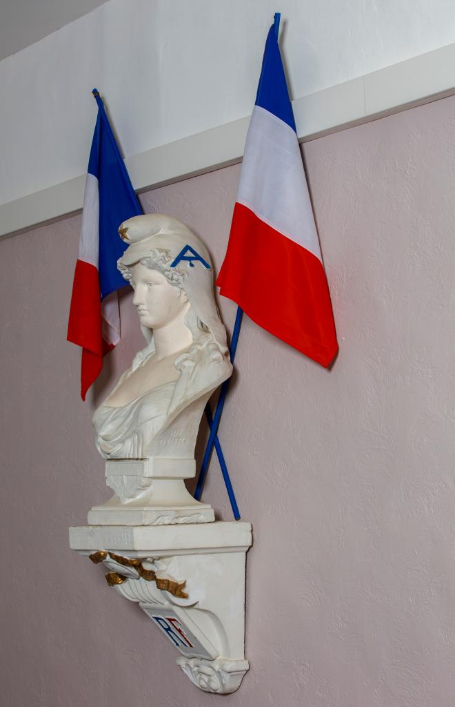 Buste : Marianne, sur console