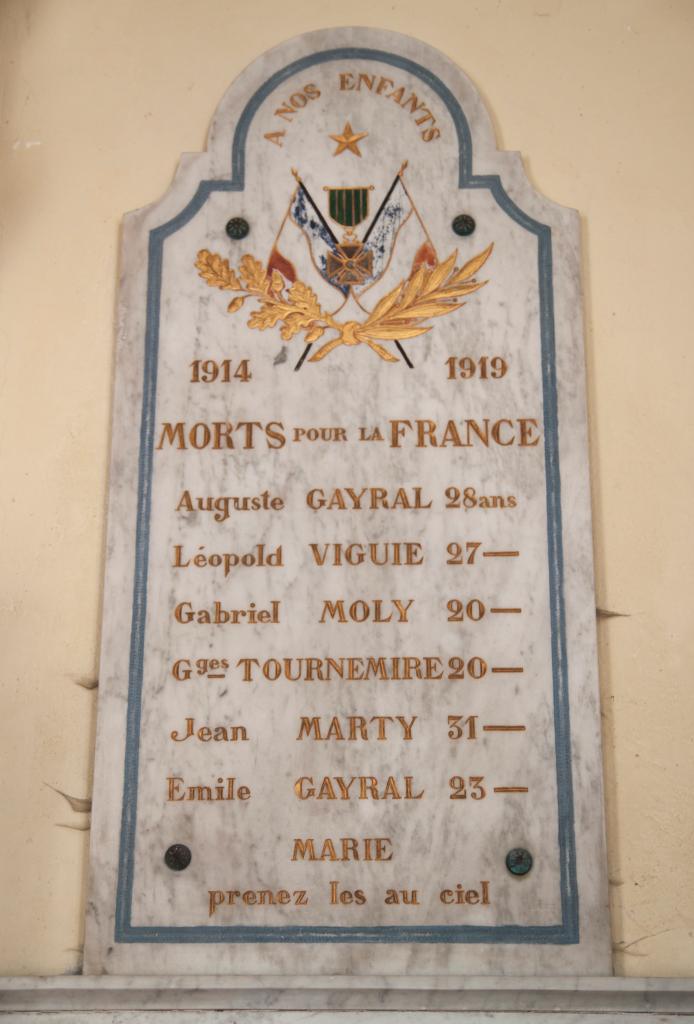 2 plaques commémoratives à la mémoire des enfants de la paroisse de Veuzac morts entre 1914 et 1919