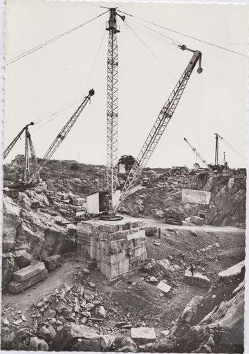 Carrière de marbre et usine de taille de matériaux de construction Anglade, puis Fougerolles, actuellement La Pierre de France