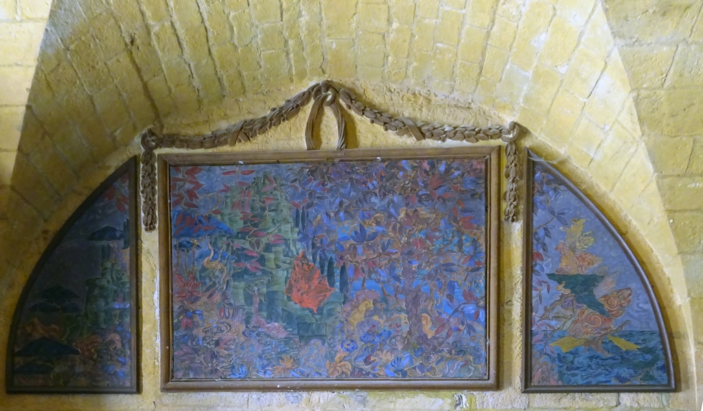 Les 5 triptyques et le tondo du grand parloir avec leur cadre : L'amour suprême, Armide, Tristan et Isolde, Sémiramis, Hippolyte et Aricie, Parsifal