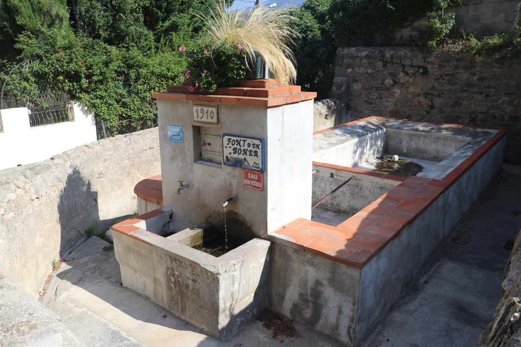 Ensemble des fontaines et lavoirs de la commune de Ria-Sirach