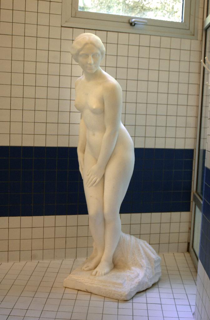 statue : Baigneuse