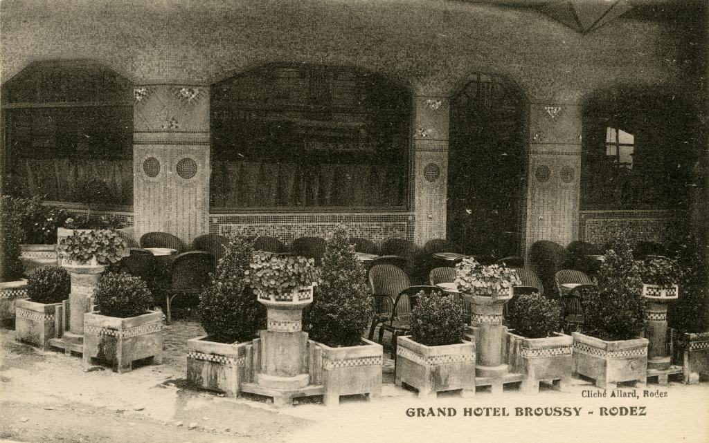 Grand Hôtel Broussy, aujourd'hui Hôtel Mercure, et Grand Café Riche, actuel café Le Broussy