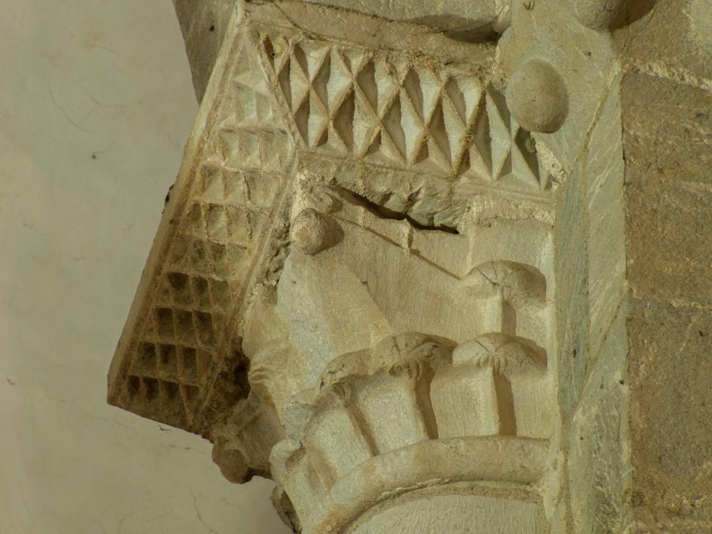 chapiteaux et culots de la nef romane