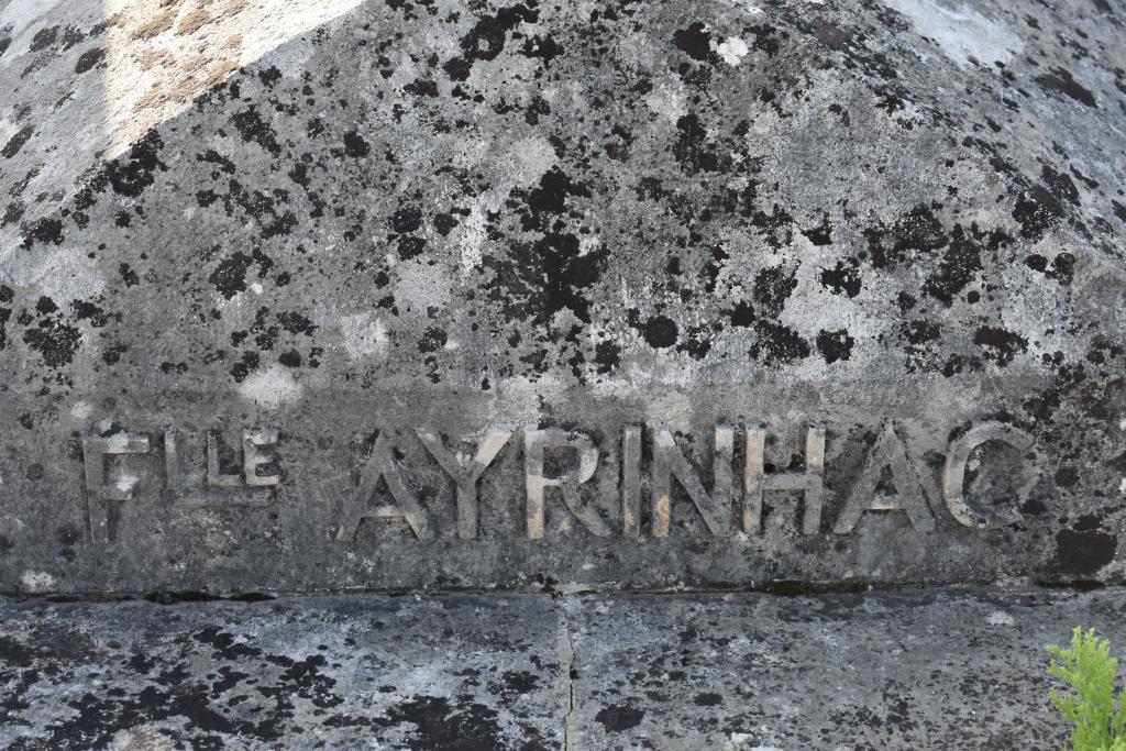 tombeau de la famille Ayrinhac
