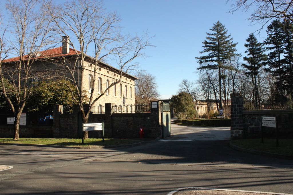 ancienne filature de laine peignée Société la Tarnaise puis Société mazamétaine de textile puis Société industrielle de maroquinerie (SIM)