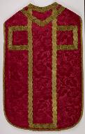 chasuble rouge avec deux étoles, deux manipules, une chape et deux dalmatiques (n° 13)