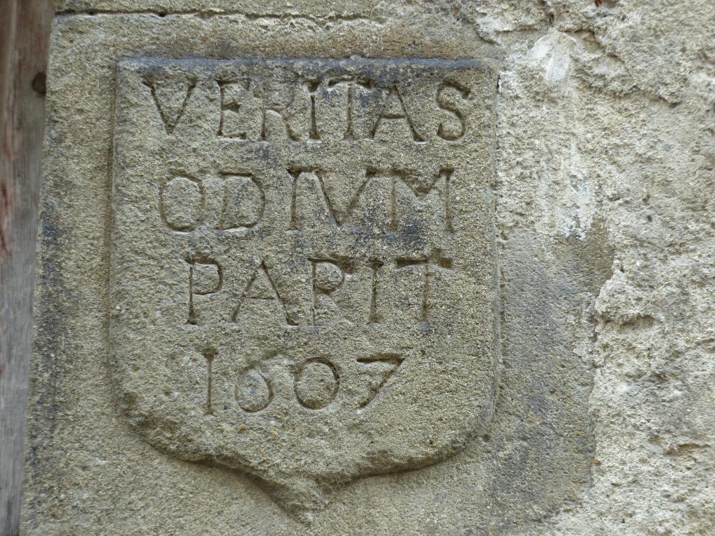 caserne (bâtiment de garnison) ?