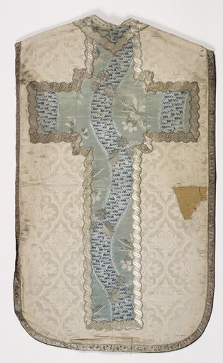 chasuble blanche avec deux dalmatiques (n° 14)