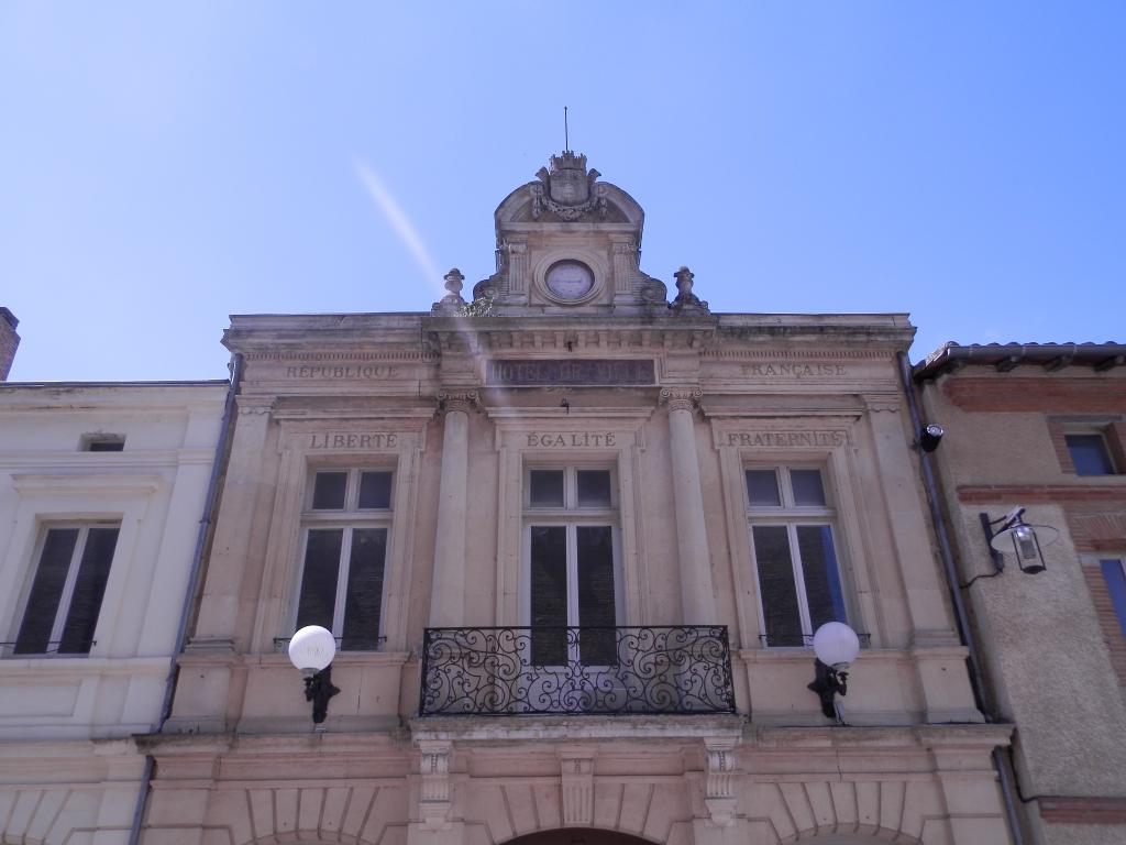 hôtel de ville actuellement Conservatoire de Musique et Danse du Tarn