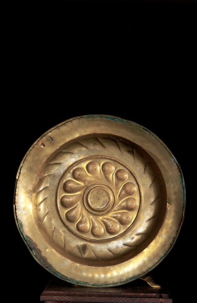 ensemble de deux plats de quête : Décor de godrons