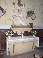 ensemble de l'autel secondaire dédié aux morts de la guerre 1914-1918 : autel tombeau, groupe sculpté : Pietà et sa console, et 2 plaques commémoratives