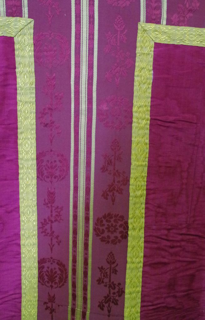 sommaire des textiles de l'église de La Calmette