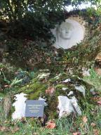 bas-relief : Madame de Maintenon