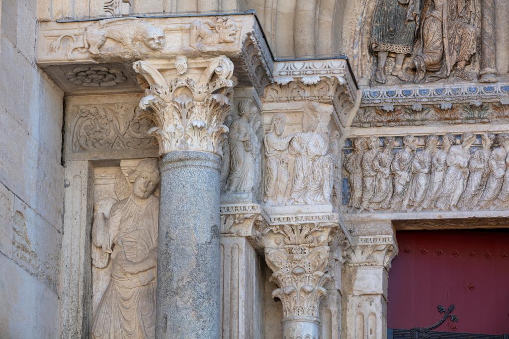 statues et hauts-reliefs du portail de Saint-Gilles