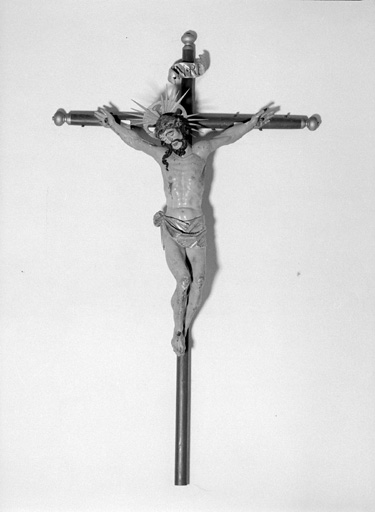 statue : Christ en croix