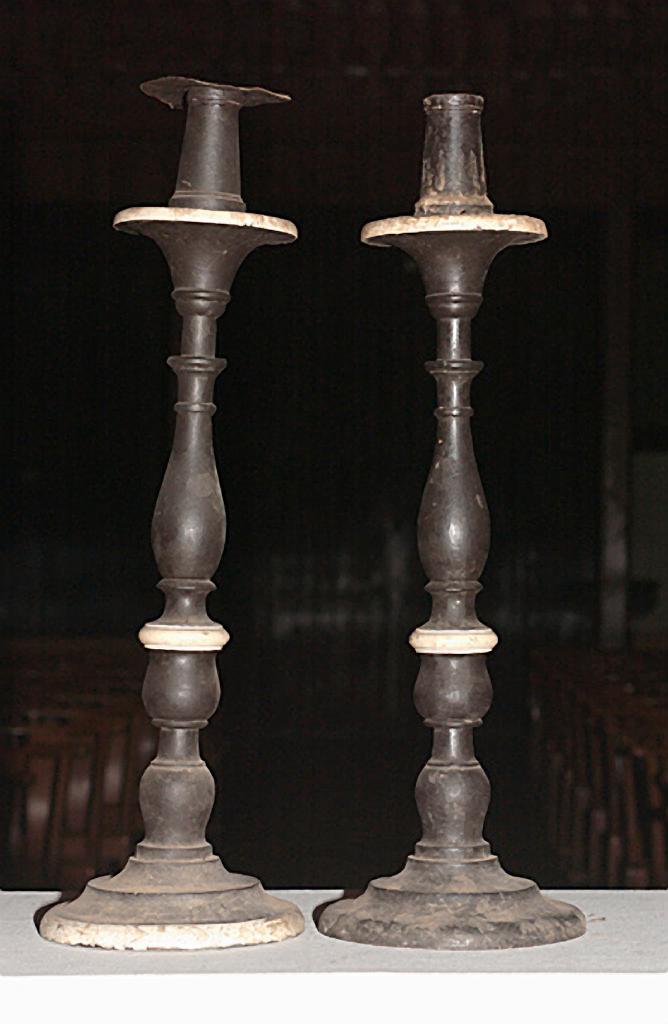 ensemble de 12 chandeliers funéraires