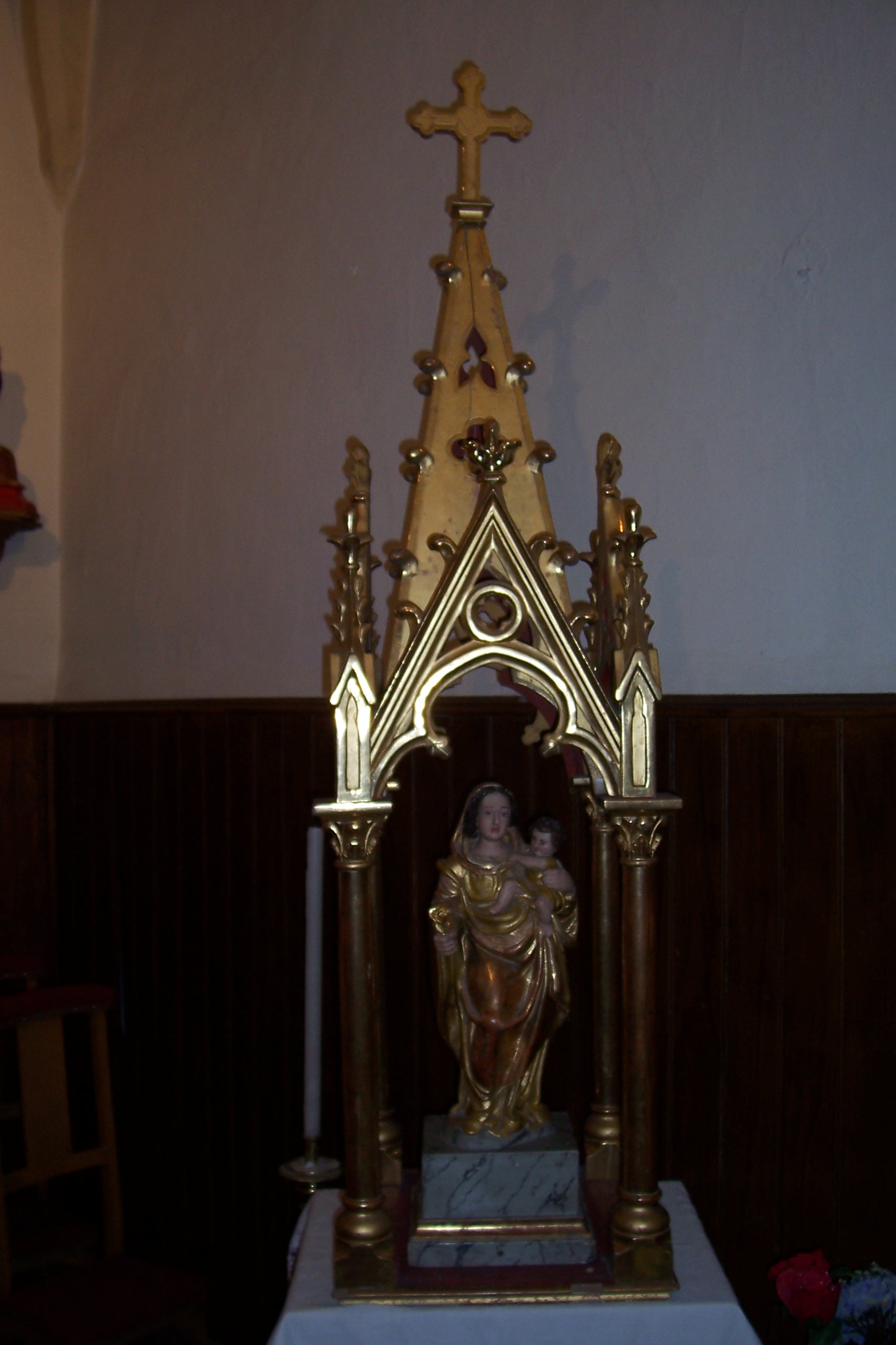 dais de présentation ; statue de procession Vierge à l'Enfant ; cadireta
