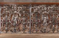 clôture de la chapelle de la Vierge, de style néo-Renaissance : Anges tenant un calice et une palme