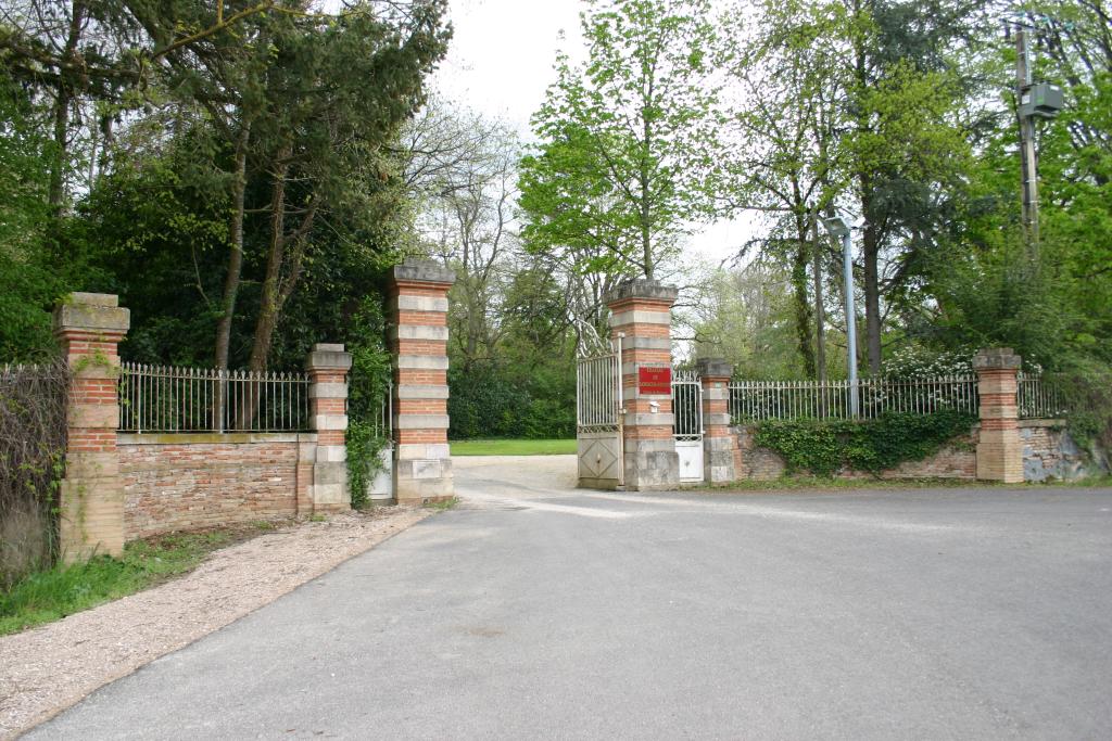 château de Longues-Aygues actuellement établissement médical
