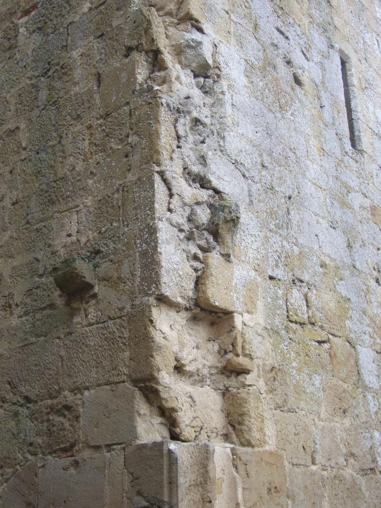 ancien couvent de chanoines réguliers de saint Augustin actuellement école et salle de cinéma