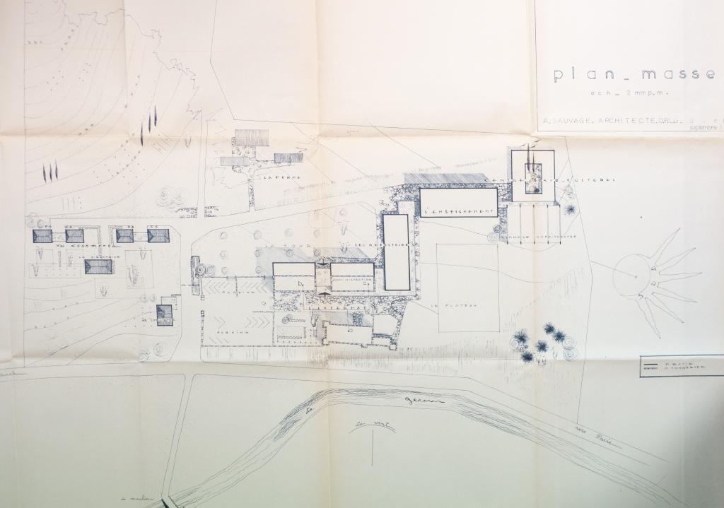 château, puis école des Frères de l'Instruction Chrétienne de Ploërmel, puis école ménagère agricole, aujourd'hui lycée d'enseignement général, technologique et agricole d'Auch Beaulieu-Lavacant