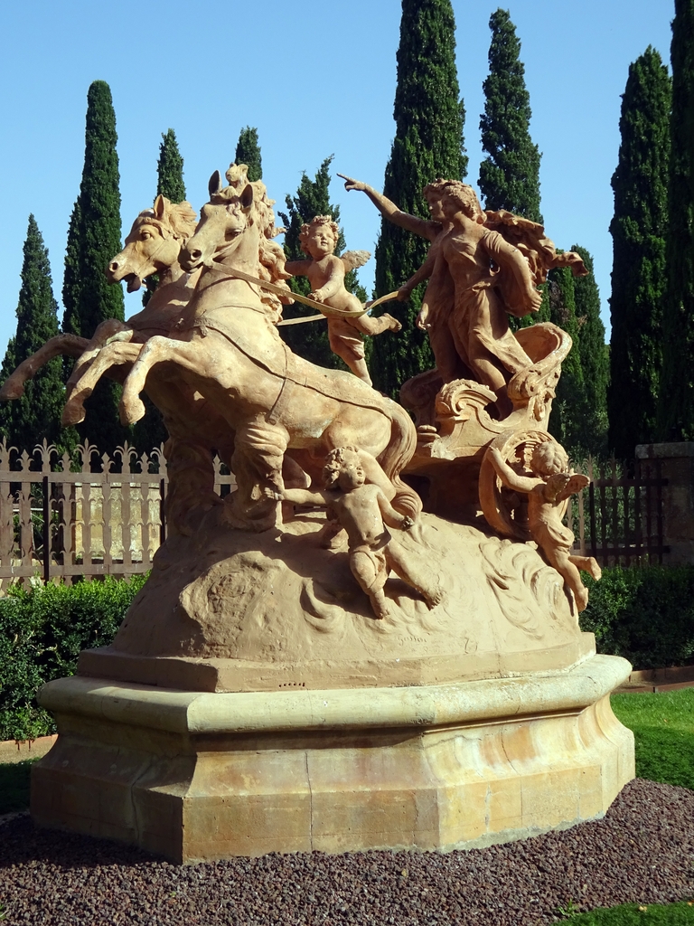 groupe sculpté : le char d'Apollon