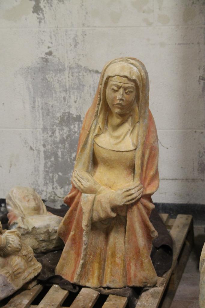 groupe sculpté de la Mise au tombeau