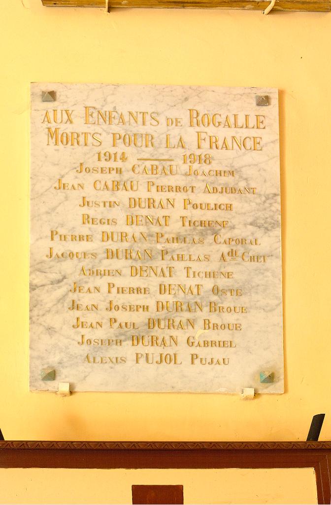 ensemble du monument aux morts de la guerre de 1914-1918 : plaque commémorative et statue (grandeur nature) de saint Antoine de Padoue et l'Enfant Jésus et sa console