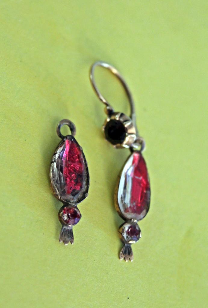 Paire de boucles d'oreilles avec pendeloques de Notre-Dame del Coll