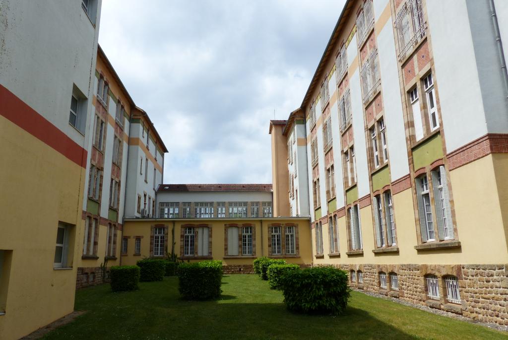 hôpital psychiatrique de Cayssiols, aujourd'hui centre Hospitalier Sainte-Marie de Rodez