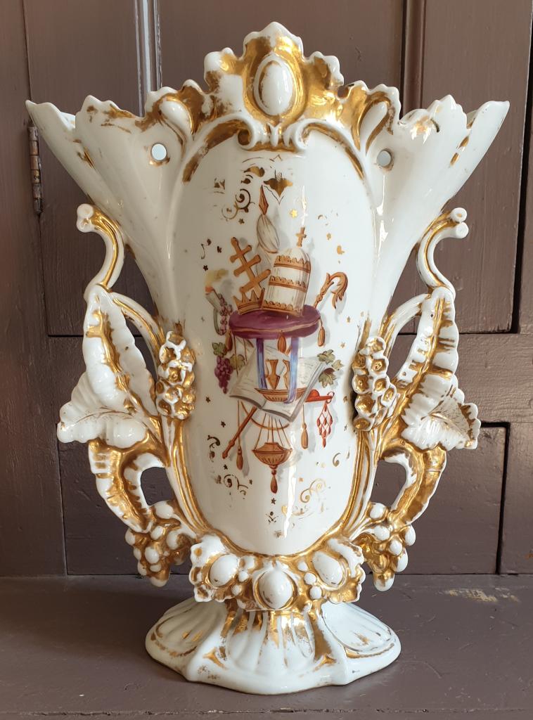 trois vases d'autel