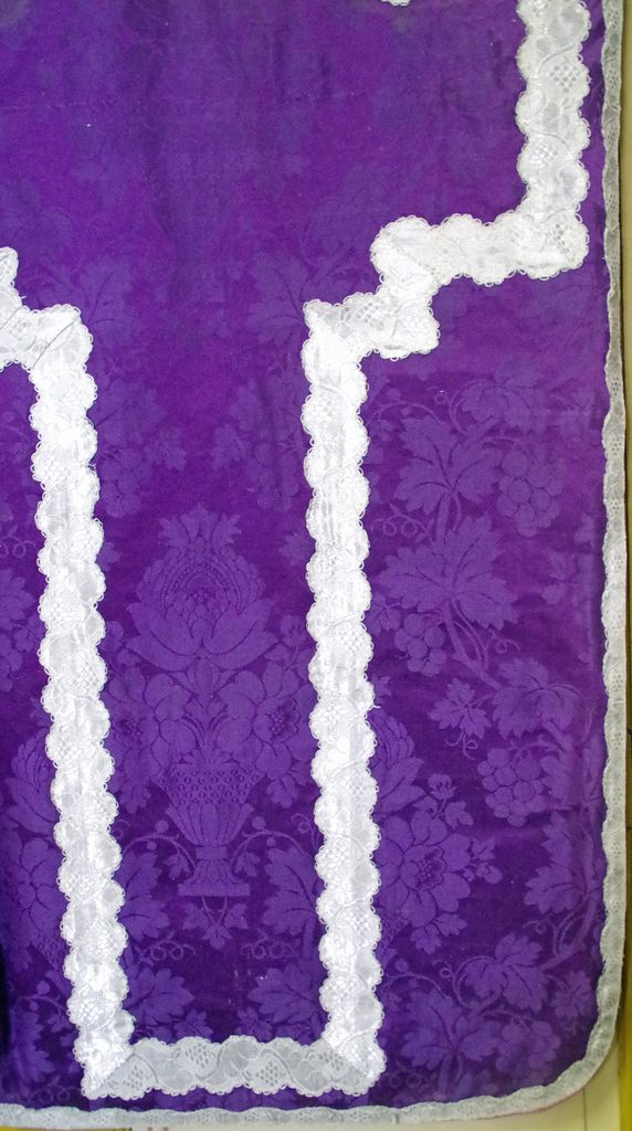 sommaire des textiles de l'église de La Calmette