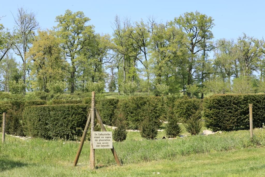 jardin dit Jardin d'Eden Médiéval et parc du château du Colombier