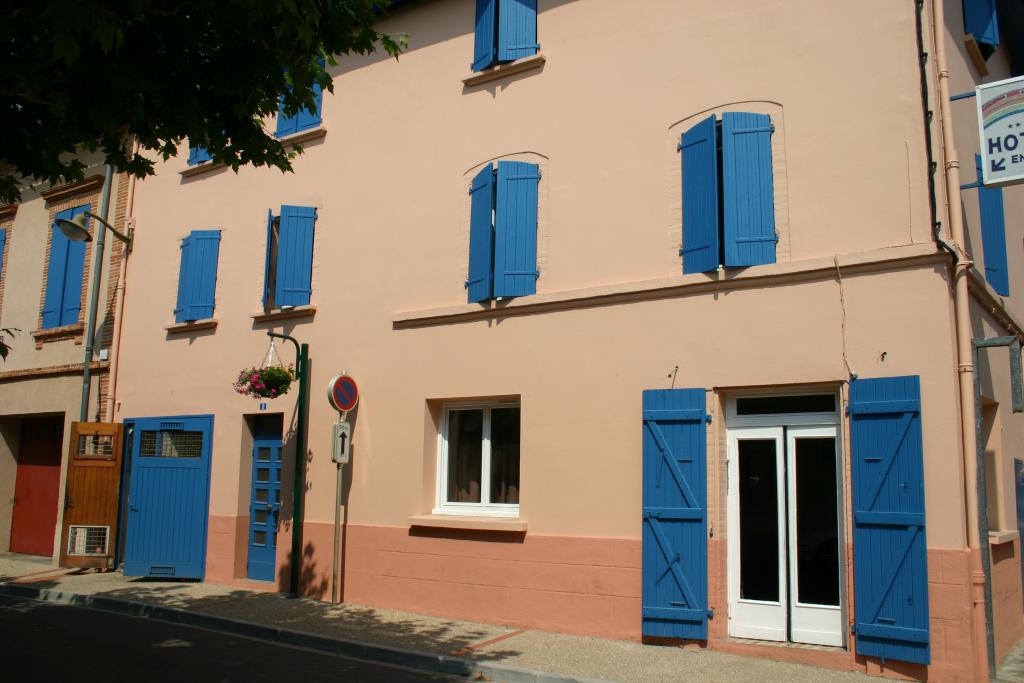 hôtel de voyageurs , café