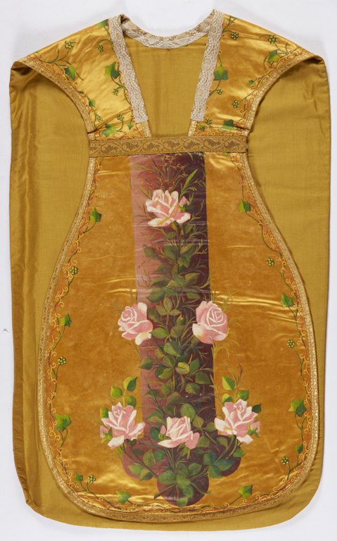 chasuble or avec étole, voile de calice et conopée