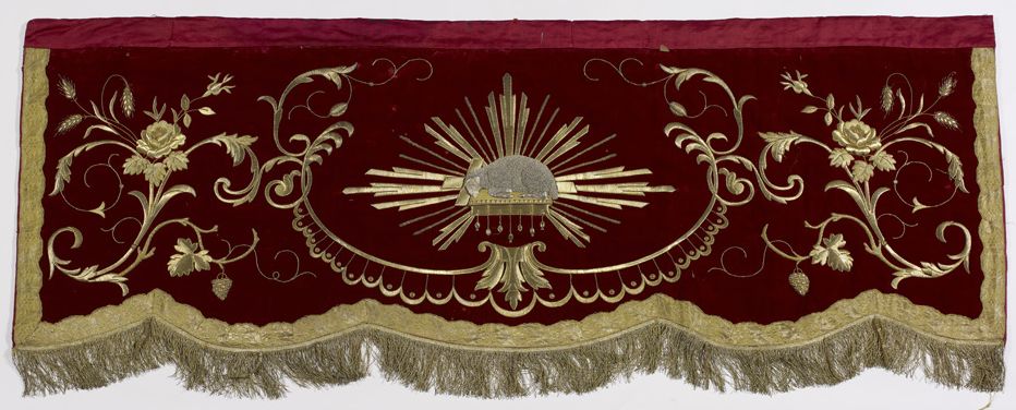 dais de procession rouge (n° 3)