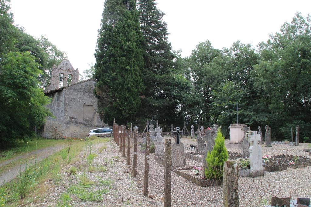 Vue de l'église et du cimetière
