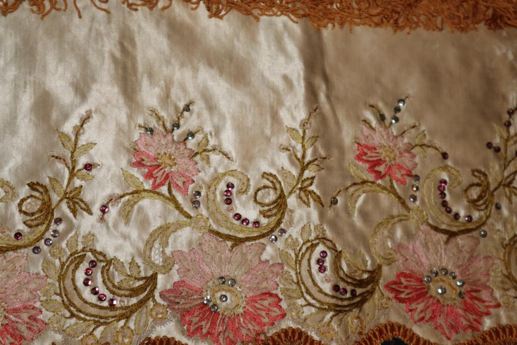 Ensemble de vêtements et ornements liturgiques