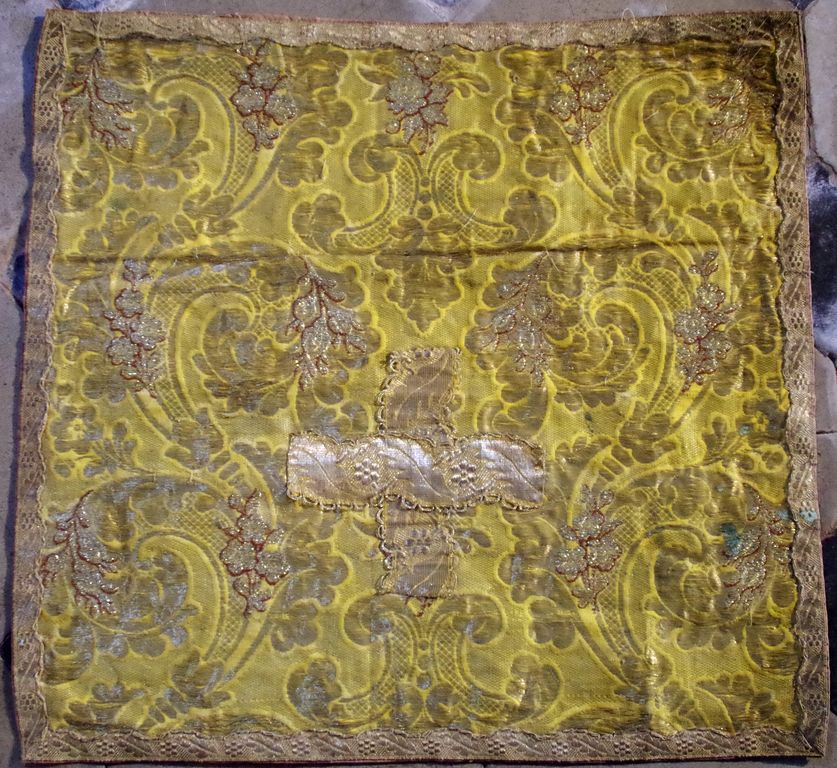sommaire des textiles de l'église de Saint-Brès