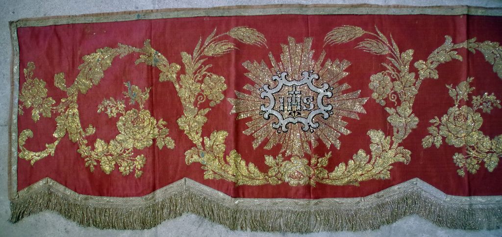 sommaire des textiles de l'église de Saint-Bonnet-du-Gard